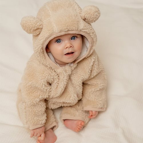 https://1567162731.rsc.cdn77.org/content/images/thumbs/002/0024819_little-dutch-teddy-one-piece-suit-baby-bunny-sand-62-68-winter-1_500.jpeg